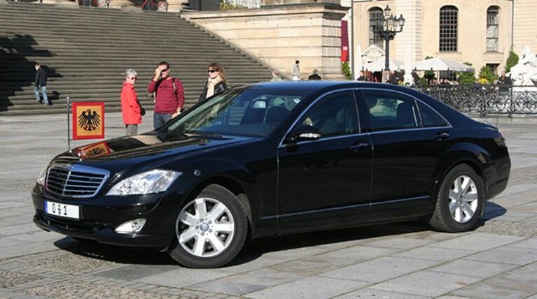 germania-merkel-mercedes-classe-s