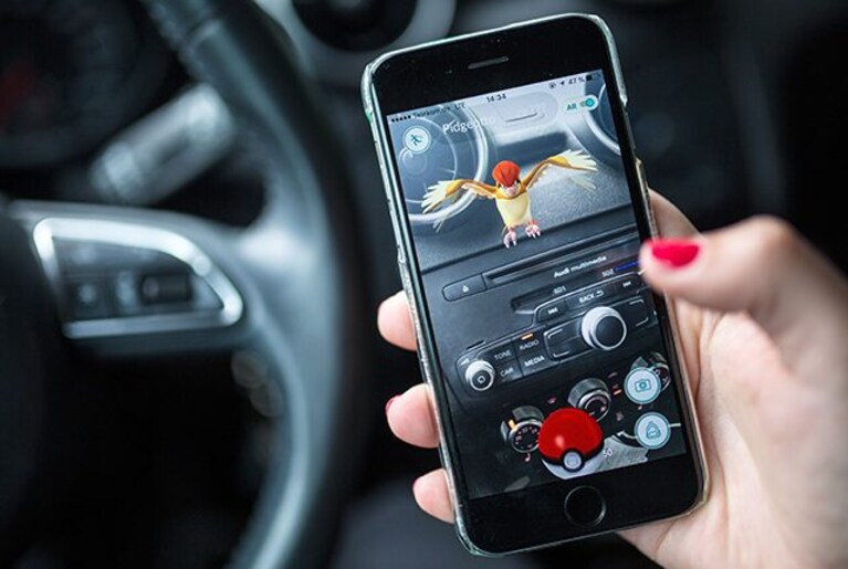 smartphone-in-auto