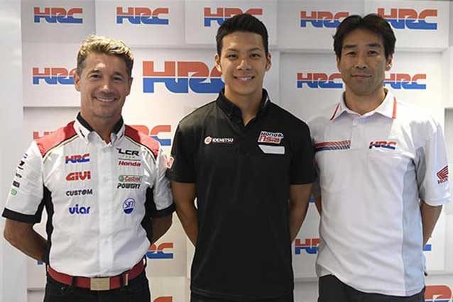 Da sinistra, Lucio Cecchinello, team principal del team LCR Honda, il pilota Takaaki Nakagami e il responsabile HRC Tetsuhiro Kuwata