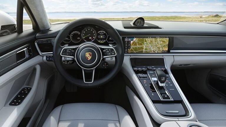 interni-porsche-panamera-sport-turismo-turbo-s-e-hybrid