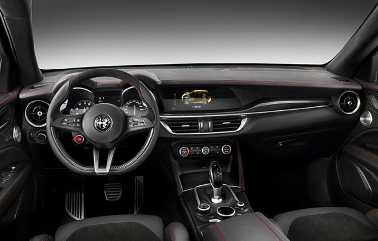 interni-alfa-romeo-stelvio-quadrifoglio