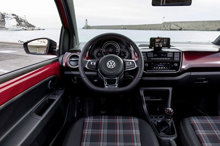 interni-volkswagen-up-gti