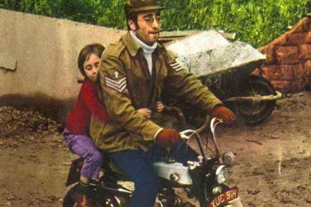 John Lennon sulla Honda Monkey - Foto H&H Classics