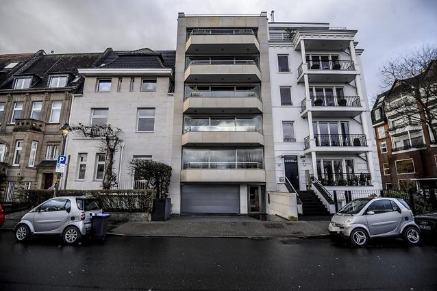 Le Smart usate come paletti / rp–online.de