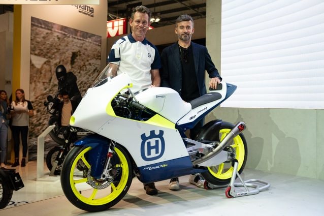 Il team manager del Max Racing team Peter Ottl e Max Biaggi con la nuova Husqvarna FR 250 GP