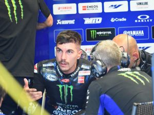 Maverick Vinales, 24 anni, insieme i tecnici Yamaha / Getty