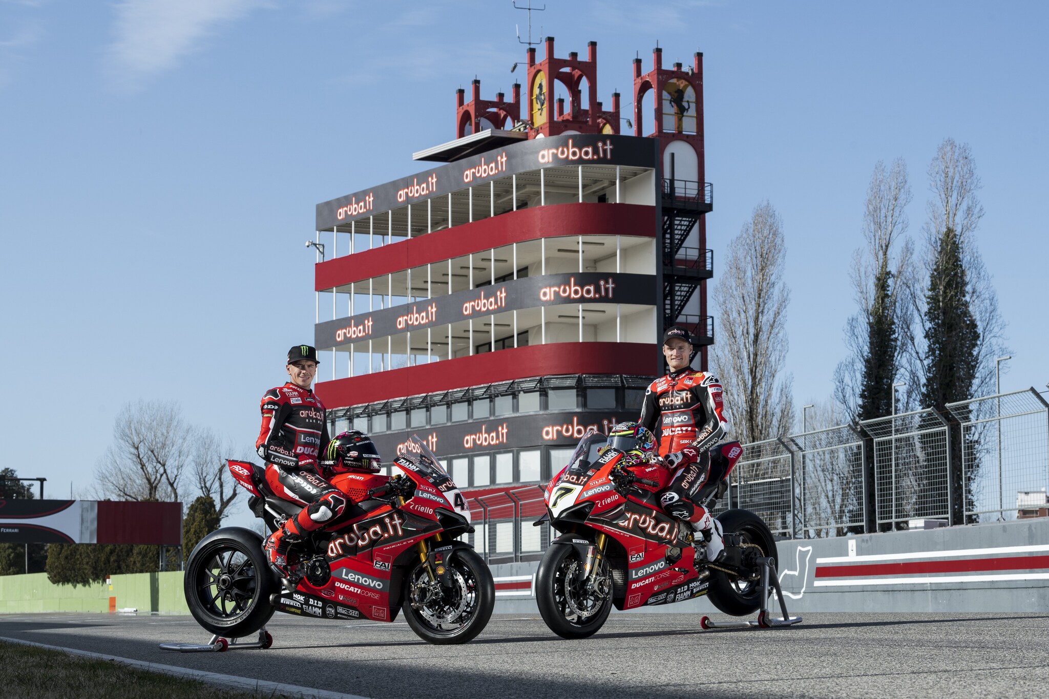 Scott Redding, 27 anni, e Chaz Davies, 33 anni, in sella alla nuova Panigale V4 R Superbike / Ducati