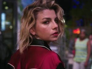 Emma nel video di "Mi parli piano"