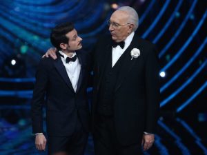 Pippo Baudo e Fabio Rovazzi (LaPresse)