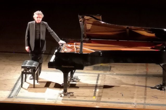 Il M. Francesco Nicolosi (credit pagina Facebook Accademia Filarmonica di Messina)