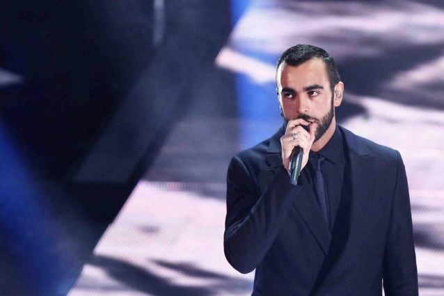 Marco Mengoni sul palco dell’Ariston, era il 2014
