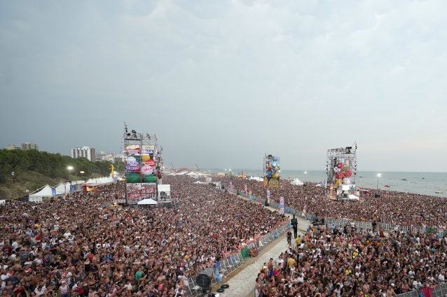 Pubblico al Jova Beach Party (Crediti Michele Lugaresi)
