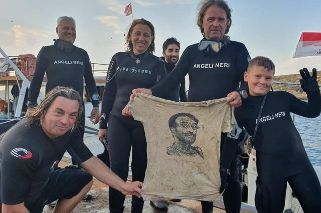La maglia di Lucio Dalla recuperata (Credits, pagina Fb Ente Parco Nazionale del Gargano)