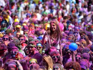 Il pubblico a un concerto (foto di repertorio: NICOLAS TUCAT / AFP) (Photo by NICOLAS TUCAT/AFP via Getty Images)