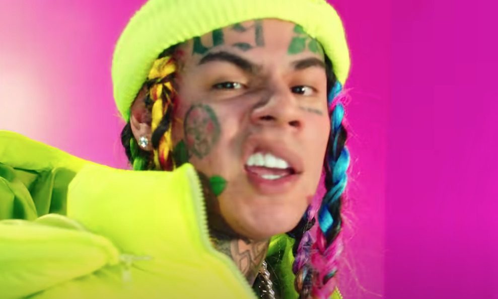 Tekashi 6ix9ine è ufficialmente un uomo libero: progetti per il futuro? Continuare a fare musica