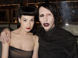 Dita Von Teese e Marilyn Manson (foto Astrid Stawiarz/Getty Images