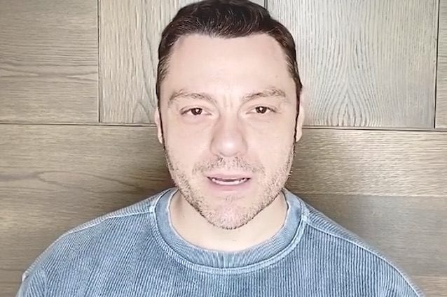 Lo strappo di Tiziano Ferro, il tour rinviato al 2023: "Pensiamo ai lavoratori dello Spettacolo"