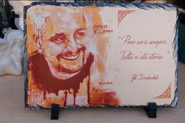 La denuncia della figlia di Pino Daniele: "Usano la sua cappella come bacheca per gli annunci"