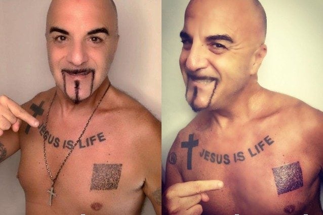 Dj Aniceto si tatua il green pass sul cuore e lo dedica a Draghi: "Riapriamo le discoteche"