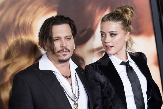 Amber Heard Defeca Sul Letto Di Johnny Depp