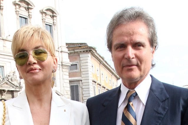 Milly Carlucci vittima di truffa: "Un sito ha finto crisi con mio marito per vendere una crema"