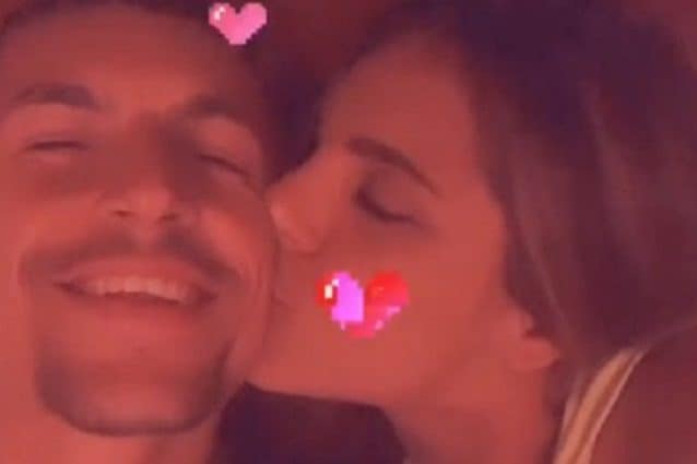 Ivana Icardi pubblica una foto hot col fidanzato e risponde a Valentina Vignali: "Ignorante"