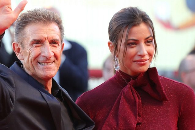 Ezio Greggio: "Io e Romina Pierdomenico abbiamo fatto un incidente, ci inseguivano i paparazzi"