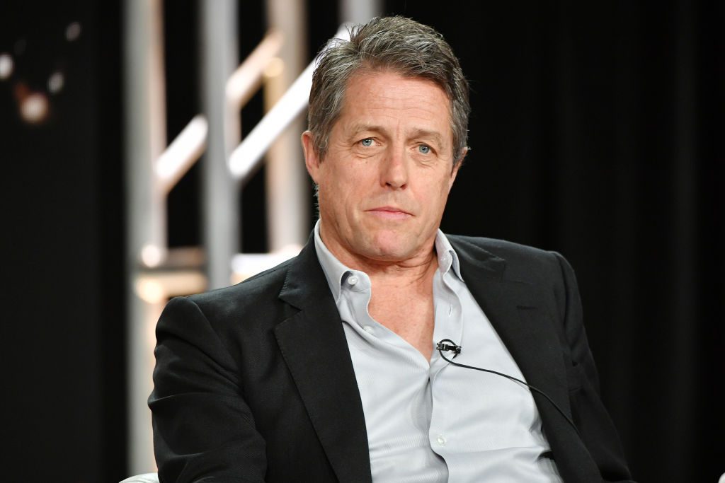 Hugh Grant corregge la sua biografia su Internet, ecco cosa è accaduto