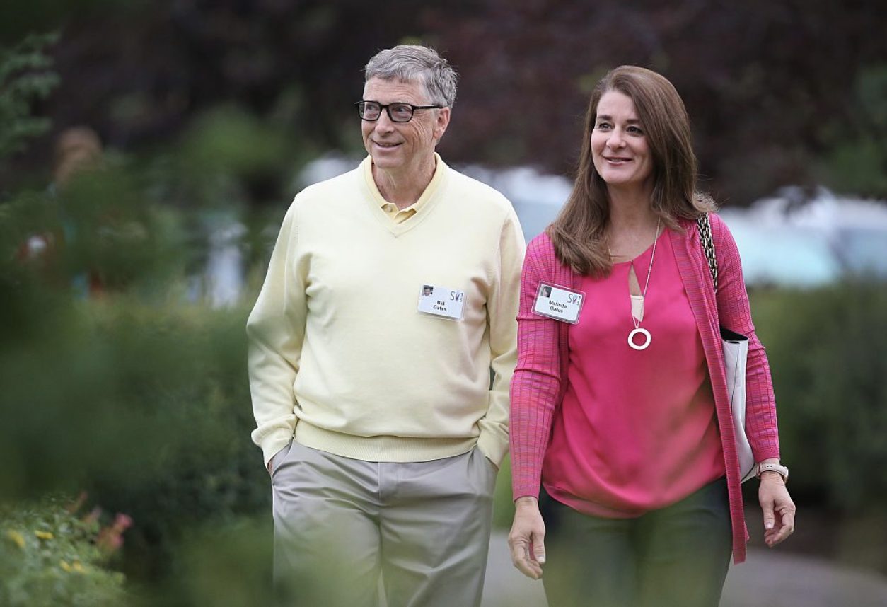 Bill e Melinda Gates hanno ufficialmente divorziato, cosa prevede la loro separazione