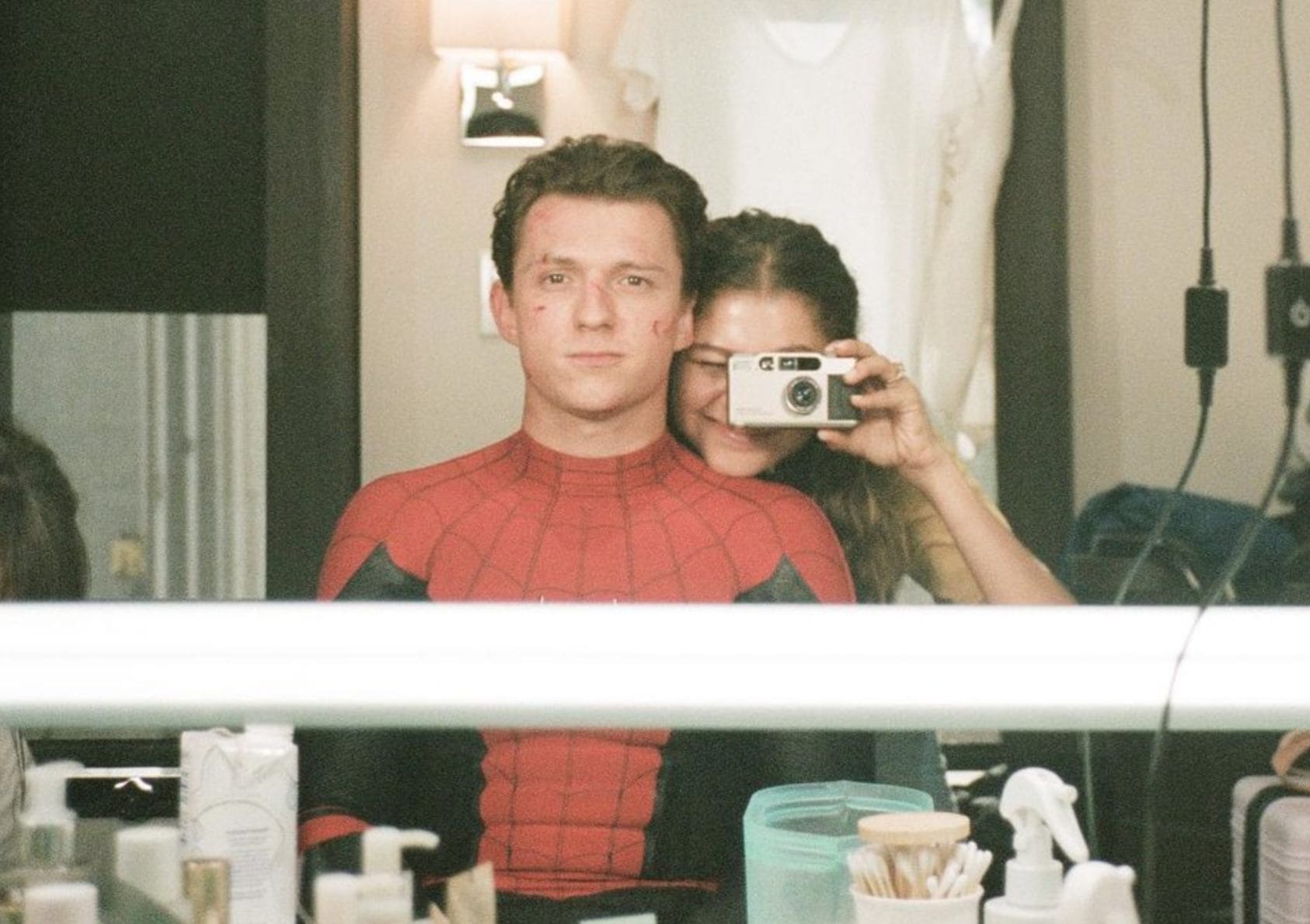 Gli auguri di Tom Holland a Zendaya infiammano i fan: "È vero amore"