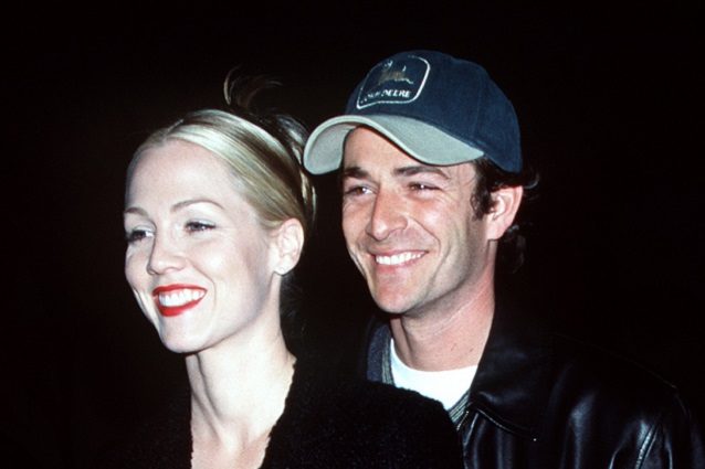 Jennie Garth sotto accusa per il silenzio social su Luke Perry: "A lui non fregava nulla del web"