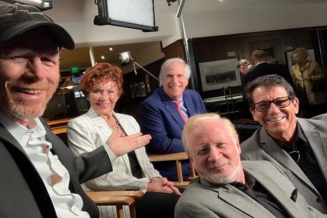 Ron Howard (Richie Cunningham), Marion Ross (Marion Cunningham), Henry Winkler (Arthur Fonzarelli detto "Fonzie"), Don Most (Ralph Malph) e Anson Williams (Warren Weber detto "Potsie")