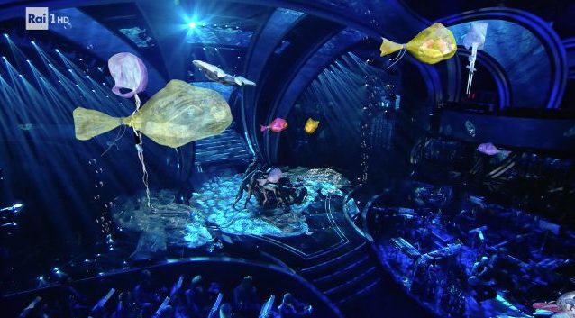 La coreografia ecologista sul palco dell’Ariston