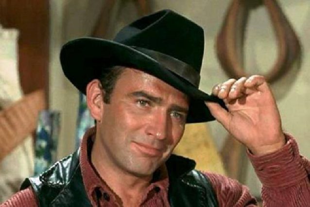 Morto James Drury, addio alla star della serie western "Il virginiano"