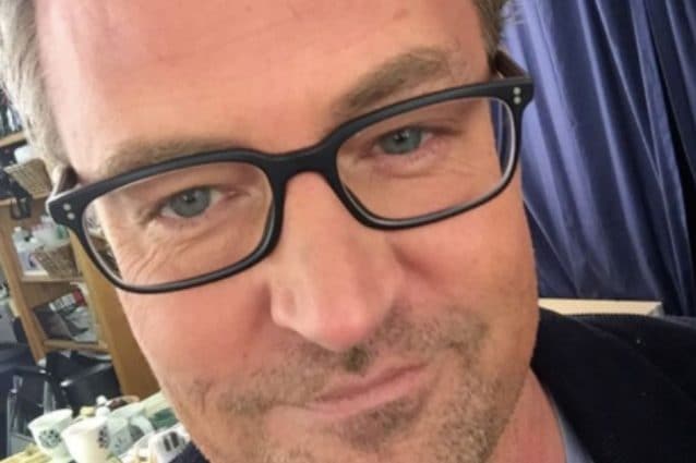 Mathew Perry compie 51 anni, gli auguri social a Chandler Bing di Friends