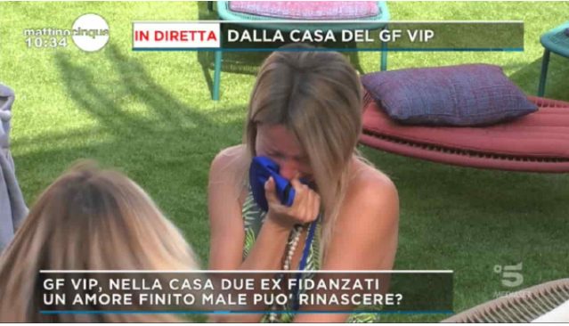 Prime lacrime al Grande Fratello Vip, Flavia Vento disperata: "Fuori hanno bisogno di me"