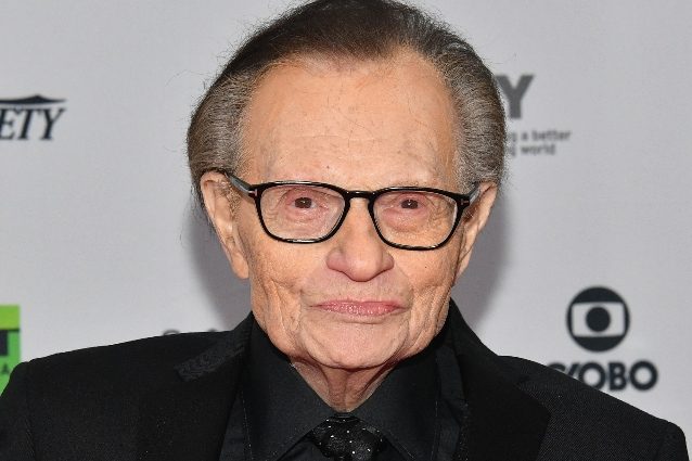 Larry King ricoverato in ospedale, è positivo al Covid-19