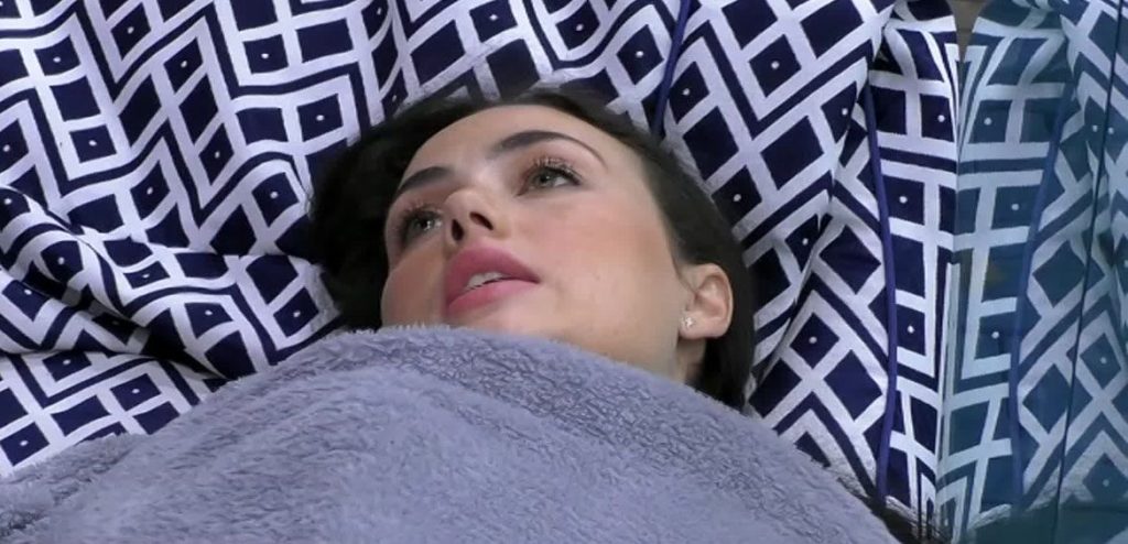 Rosalinda mentre si confida con Samantha De Grenet