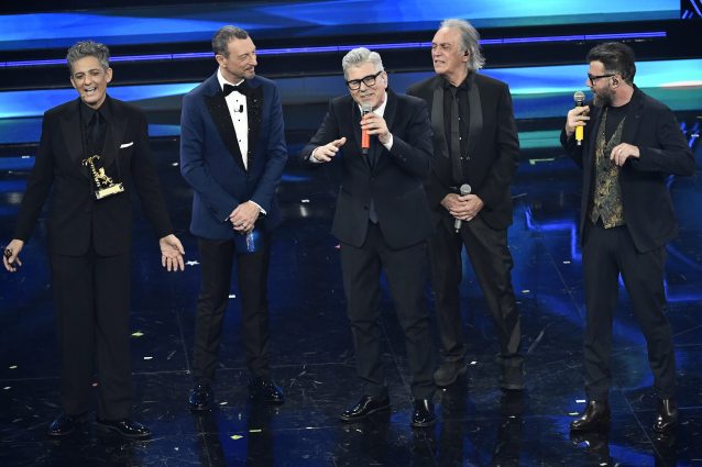 Amadeus con Riccardo Fogli a Sanremo 2021