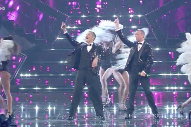 La diretta della terza serata di Sanremo e la scaletta dei cantanti e delle cover