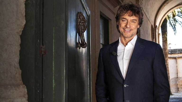 Stop a 'Ulisse il piacere della scoperta' per ascolti bassi, cosa andrà in  onda al suo posto