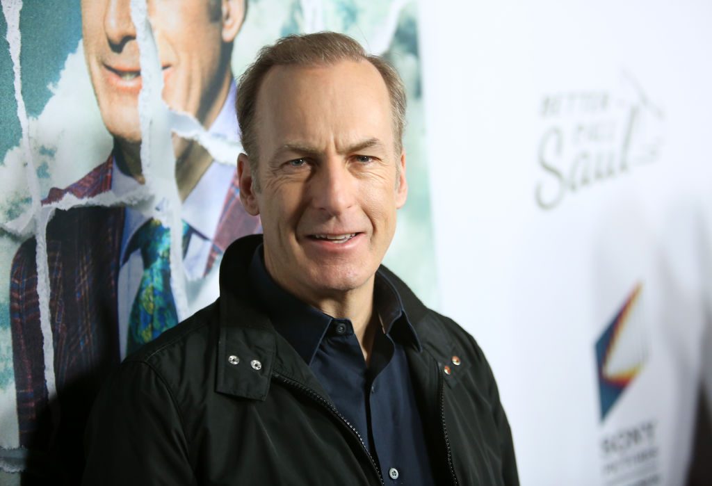 Bob Odenkirk rompe il silenzio dopo il malore: "Ho avuto un piccolo infarto ma starò bene"