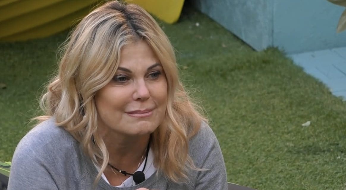 GF Vip, Patrizia Pellegrino mostra la cicatrice del tumore esportato: "Sono un'eroina"