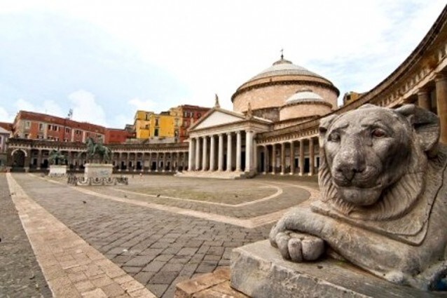 Piazza del plebiscito Napoli
