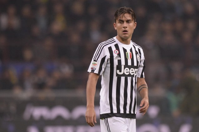 Foto LaPresse - Daniele Badolato 18/10/2015 Milano ( Italia) Sport Calcio Inter - Juventus Campionato di Calcio Serie A TIM 2015 2016 - Stadio "Giuseppe Meazza" Nella foto: Paulo Dybala Photo LaPresse - Daniele Badolato 18 October 2015 Milan ( Italy) Sport Soccer Inter - Juventus Italian Football Championship League A TIM 2015 2016 - "Giuseppe Meazza" Stadium In the pic: Paulo Dybala