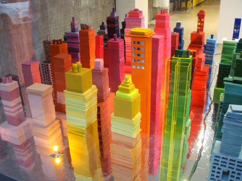 Vetrina per la boutique Aspesi – via Montenapoleone – in occasione del Salone del Mobile