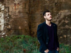 Un ritratto dello scrittore e giornalista, Daniele Campanari