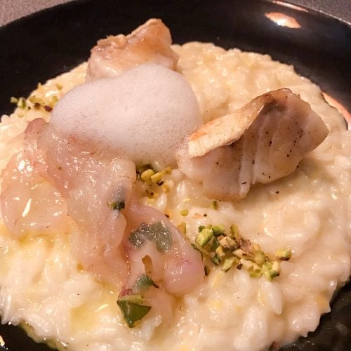 Risotto limone e vaniglia, granella di pistacchio, gallinella di mare e aria di limone