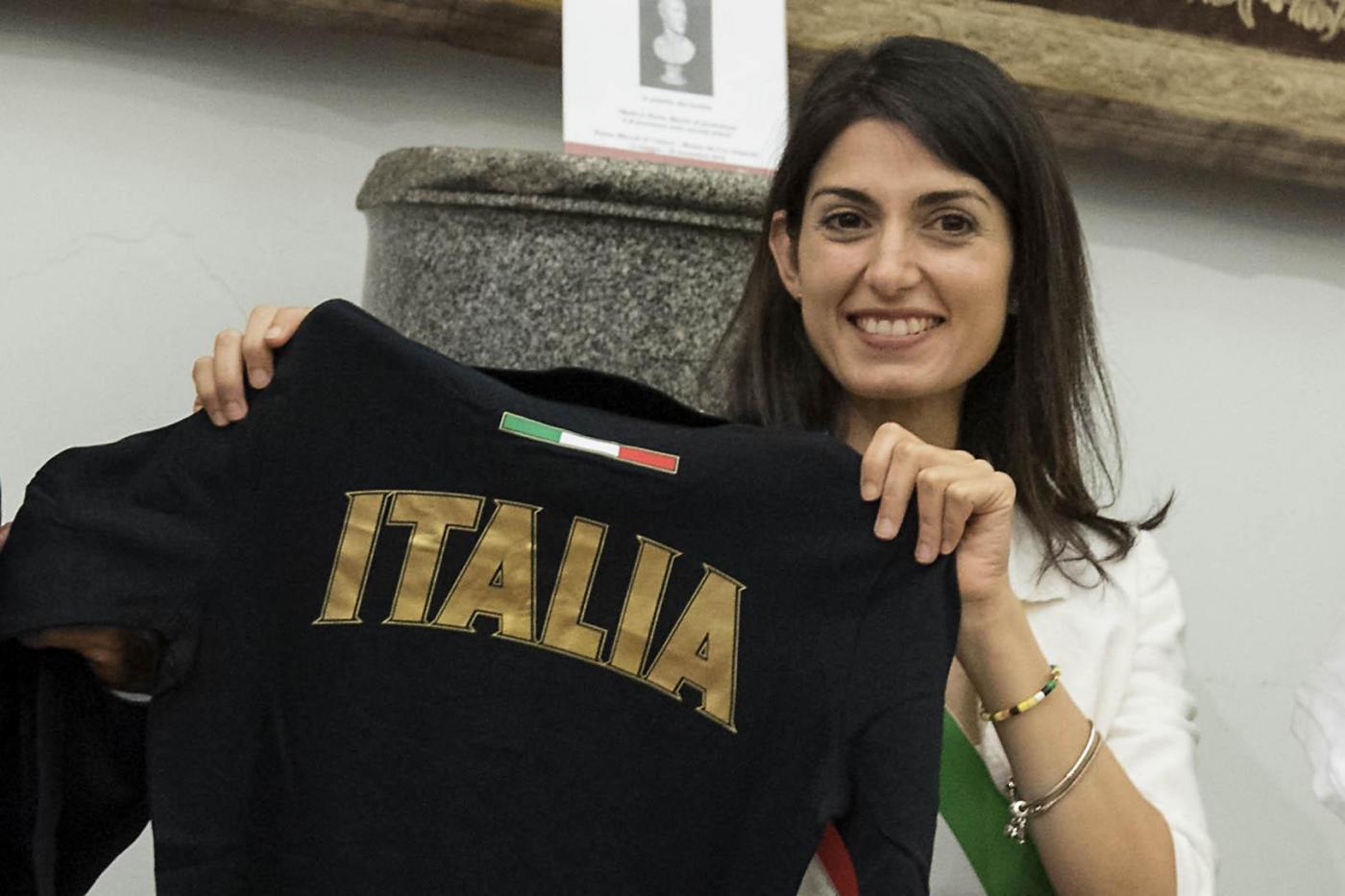 Virginia Raggi in Campidoglio riceve la delegazione degli atleti paralimpici in partenza per Rio