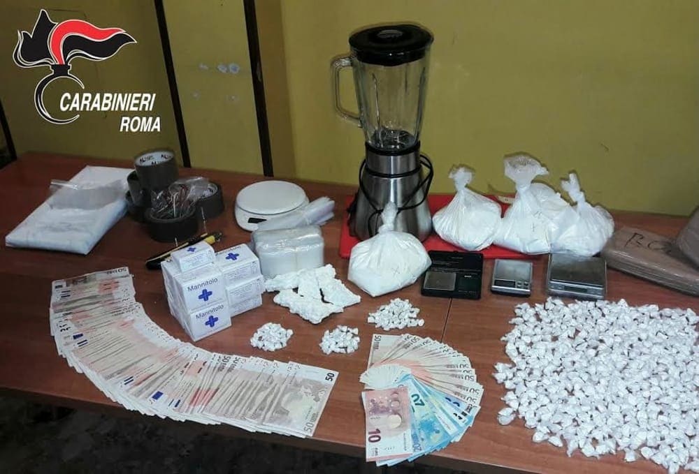 Marito e moglie affittano una casa e ne fanno un laboratorio per il taglio della coca Marito e moglie affittano una casa e ne fanno un laboratorio per il taglio della coca